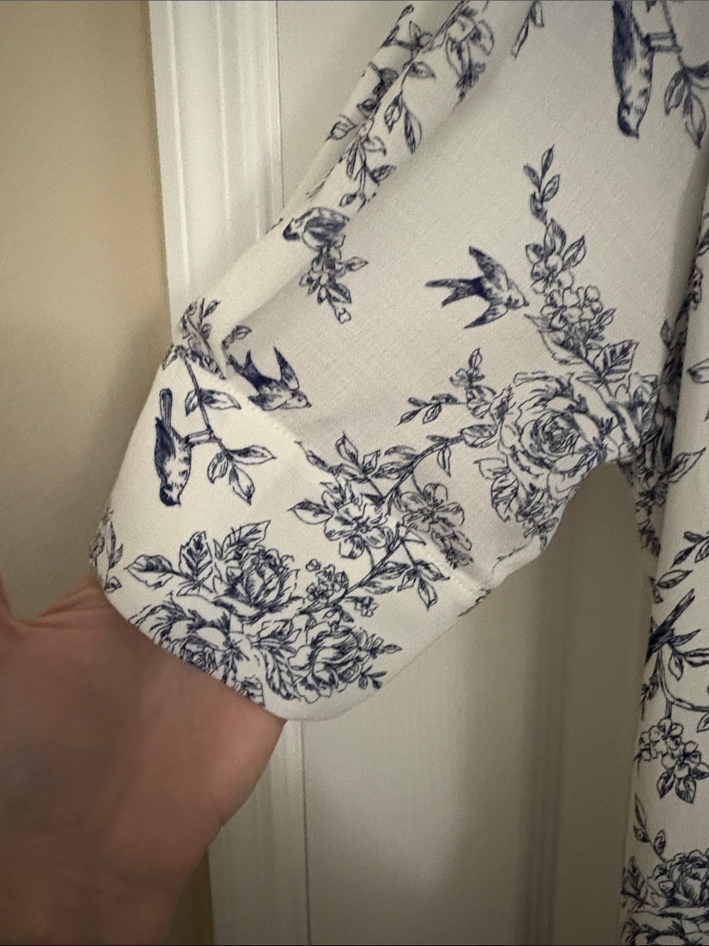 Sweet Rain White Navy Floral Twist-Front Blouse with Birds and Floral Scenery - Picture 5 of 8